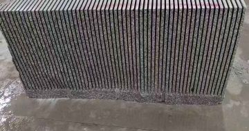 绥化芝麻白毛板荒料切割