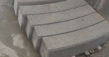 绥化芝麻白弧形路牙石