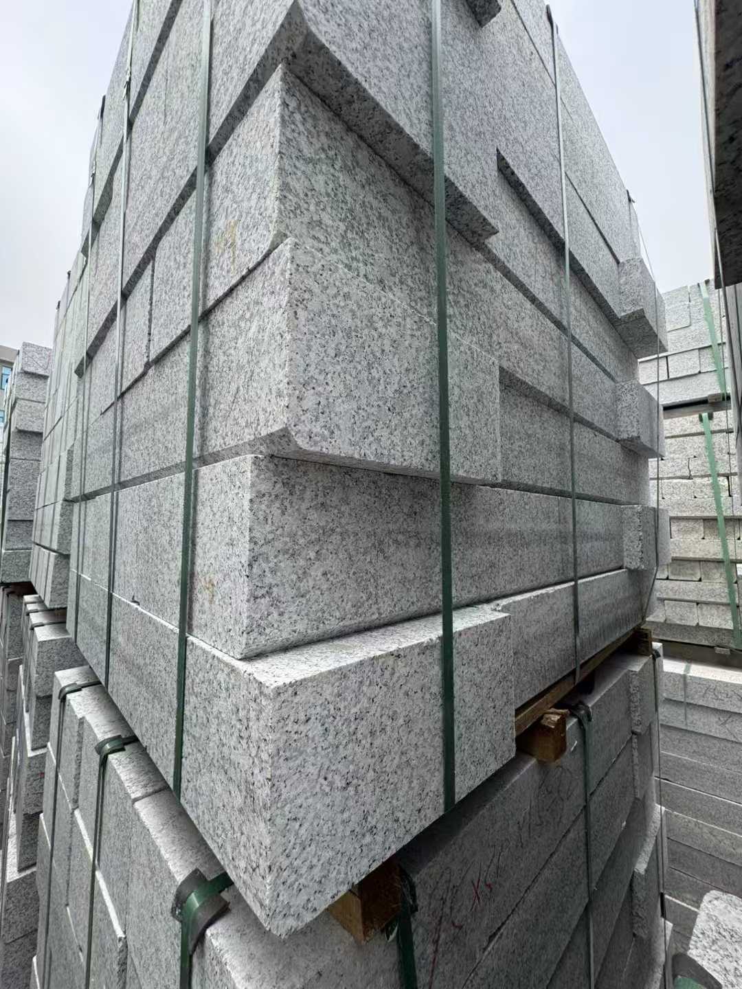 绥化芝麻白路牙石 马路牙子